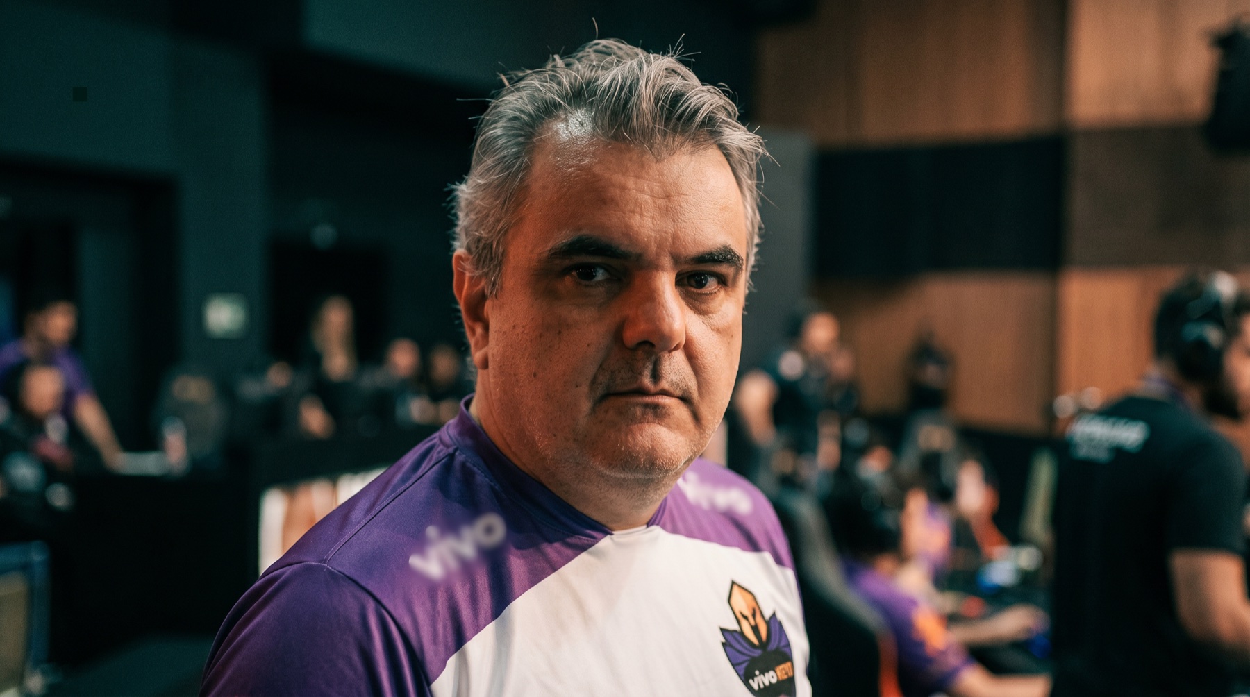 Prof. Cozac com equipe de e-sports